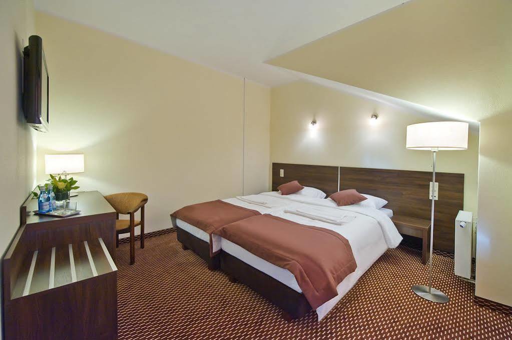 Hotel Cztery Brzozy Gdansk Kowale Kowale  Екстер'єр фото